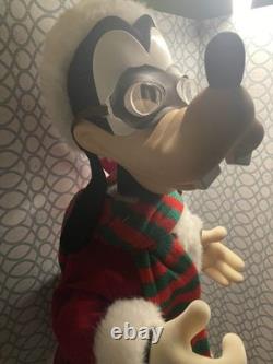 Vintage Animated Goofy 30 Dressed As Santa Skiier