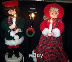 Vintage Christmas Animated Figurines Display Dickens Carolers
