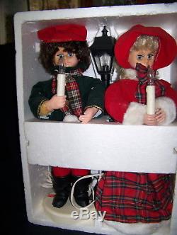 Vintage Christmas Animated Figurines Display Dickens Carolers
