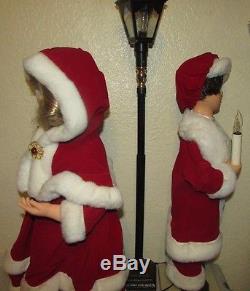 Vintage Christmas Animated Lighted Victorian Couple 27 & Lighted Lamp Post