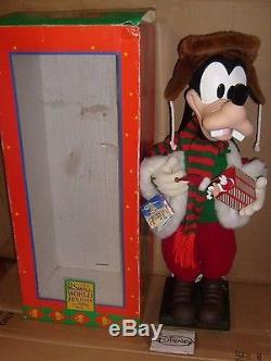 Vintage Disney 1994 It's A Small World Holiday Goofy Animated Figure RARE