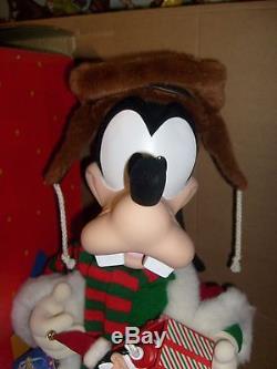Vintage Disney 1994 It's A Small World Holiday Goofy Animated Figure RARE