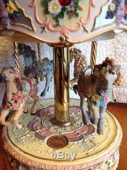 Vintage Grandeur Noel Collector's Edition Musical Carousel