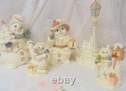 Vintage Grandeur Noel clection 2001 Christmas Porcelain Snowman Family Vilage