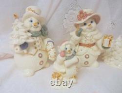 Vintage Grandeur Noel clection 2001 Christmas Porcelain Snowman Family Vilage