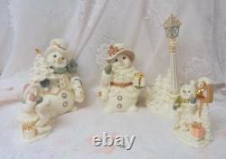 Vintage Grandeur Noel clection 2001 Christmas Porcelain Snowman Family Vilage