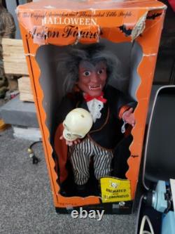 Vintage Renoc Halloween Motion Animated Spooky Skull Lights Up Vampire Figure