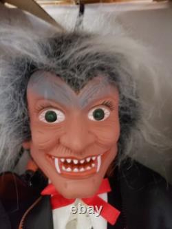 Vintage Renoc Halloween Motion Animated Spooky Skull Lights Up Vampire Figure