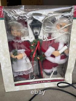 Vintage Trim A Home Animated Mr. & Mrs. Claus Lighted Motion (Works!)