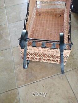 X Large Vintage Wicker Rattan Santa's Sleigh 21 X 32 X 13 Christmas Gift 13 Lbs